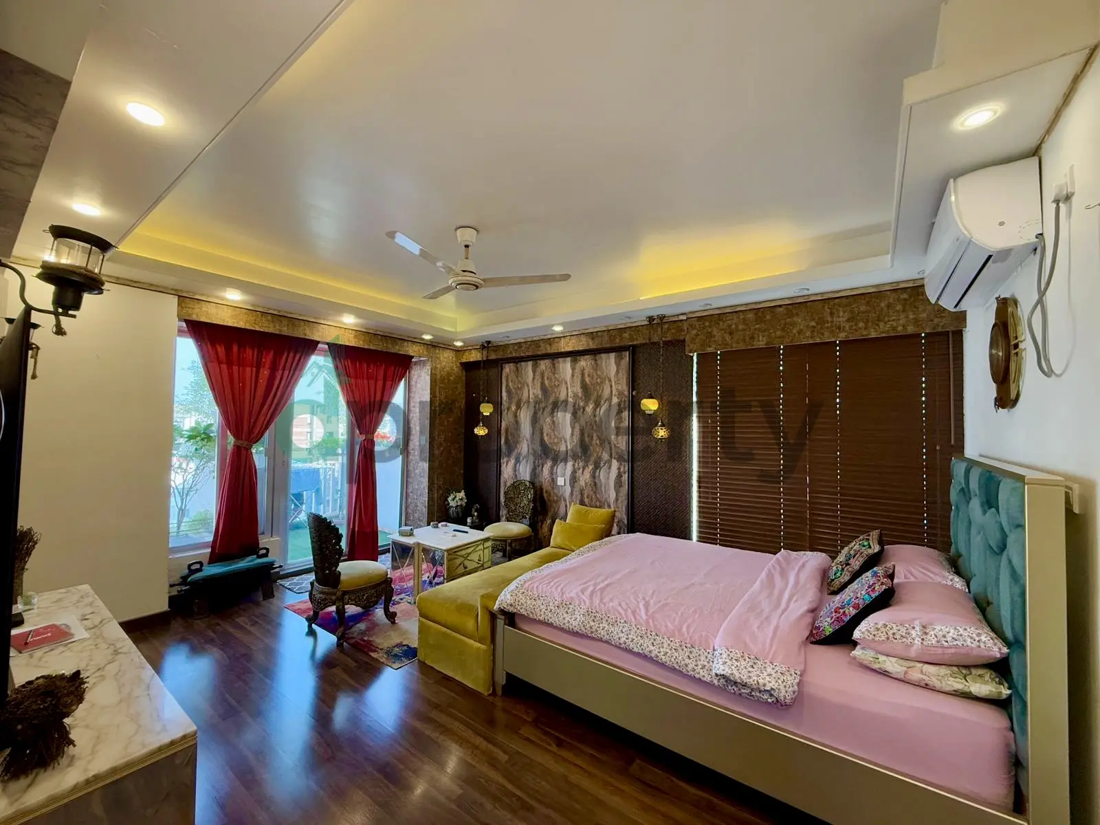 3400 SFT Luxurious Full Furnished South Face Apartment 9th Floor for Sale at Bashundhara R/A