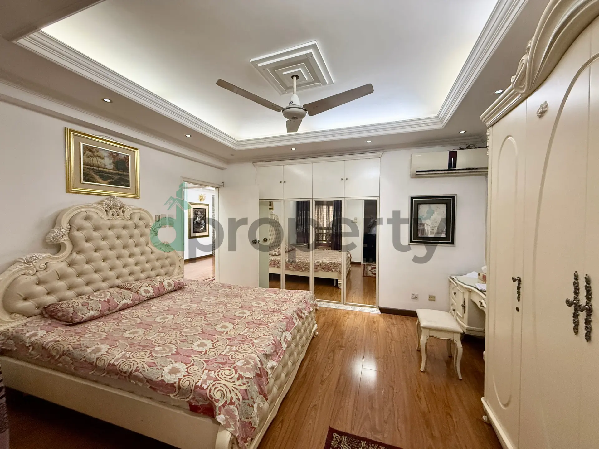 2300 SFT Luxurious Fully Furnished South Face Apartment 3rd Floor for Rent at Bashundhara R/A