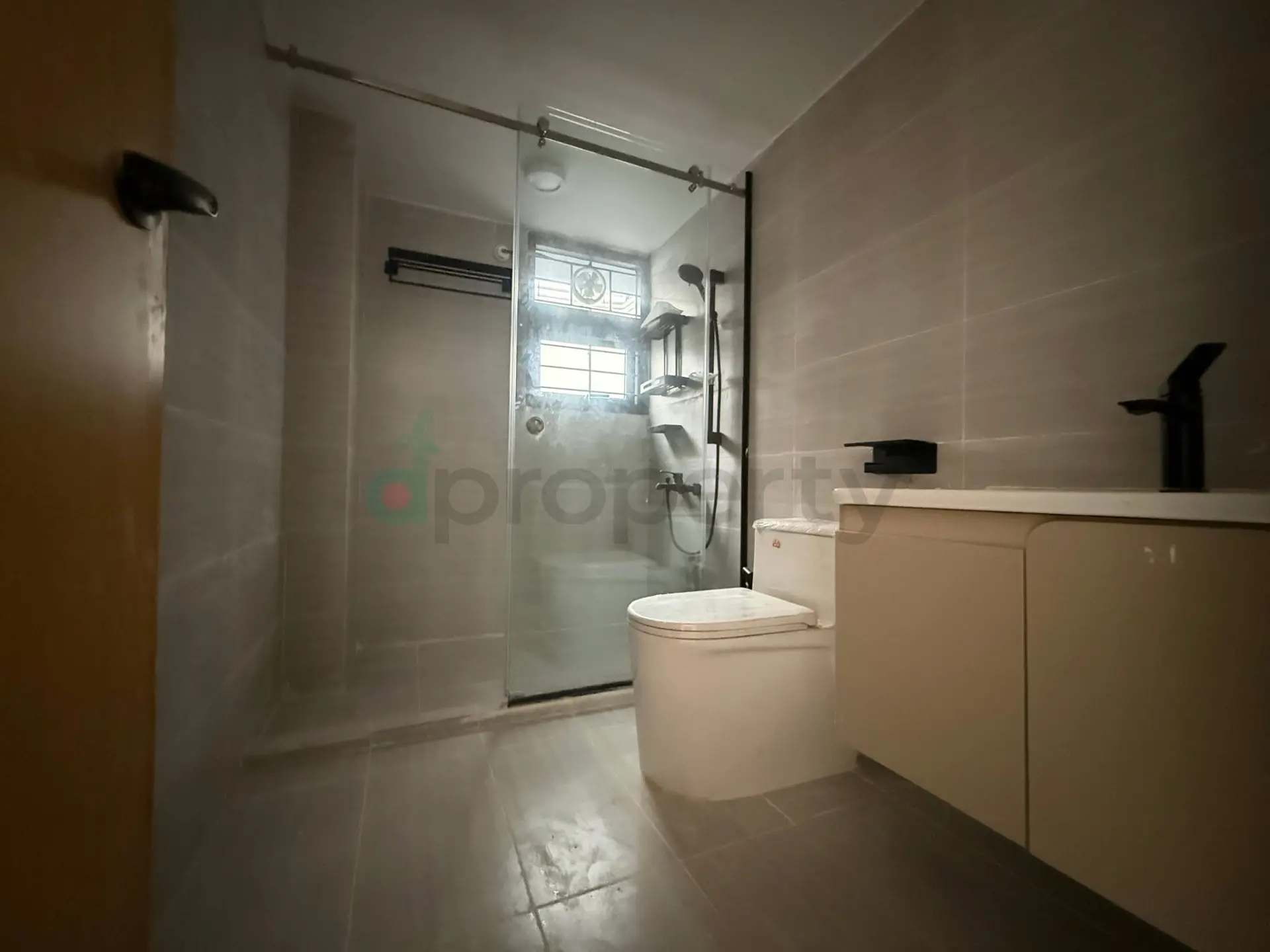 2000 SFT Luxurious Semi Furnished Fair Face Flat Rent at Bashundhara R/A